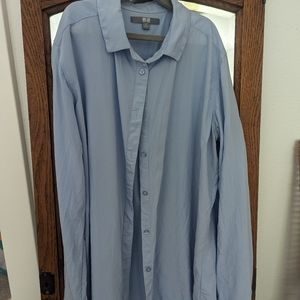 Women's Uniqlo light blue dress shirt